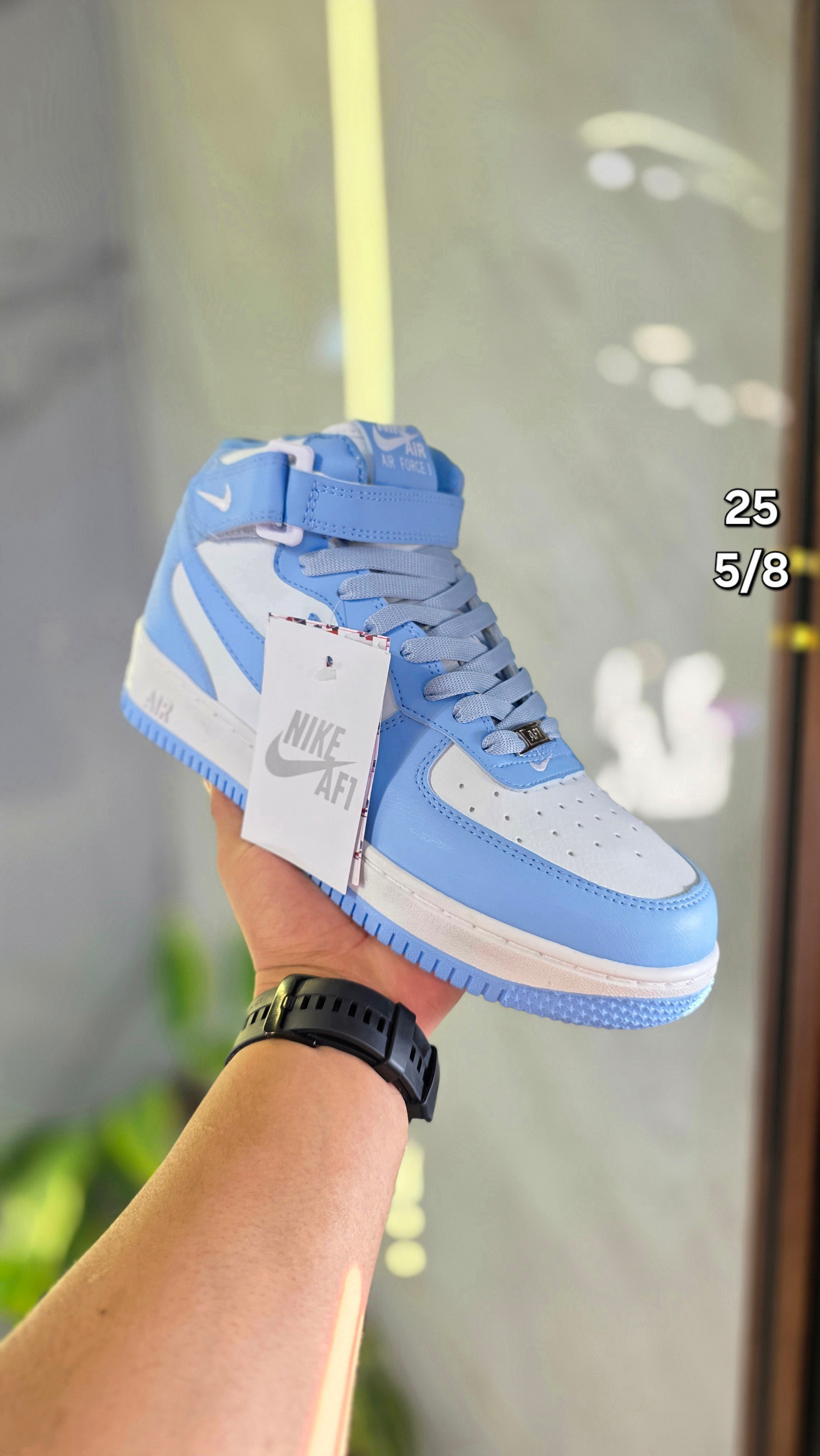 NIKE AIR FORCE 1 MID