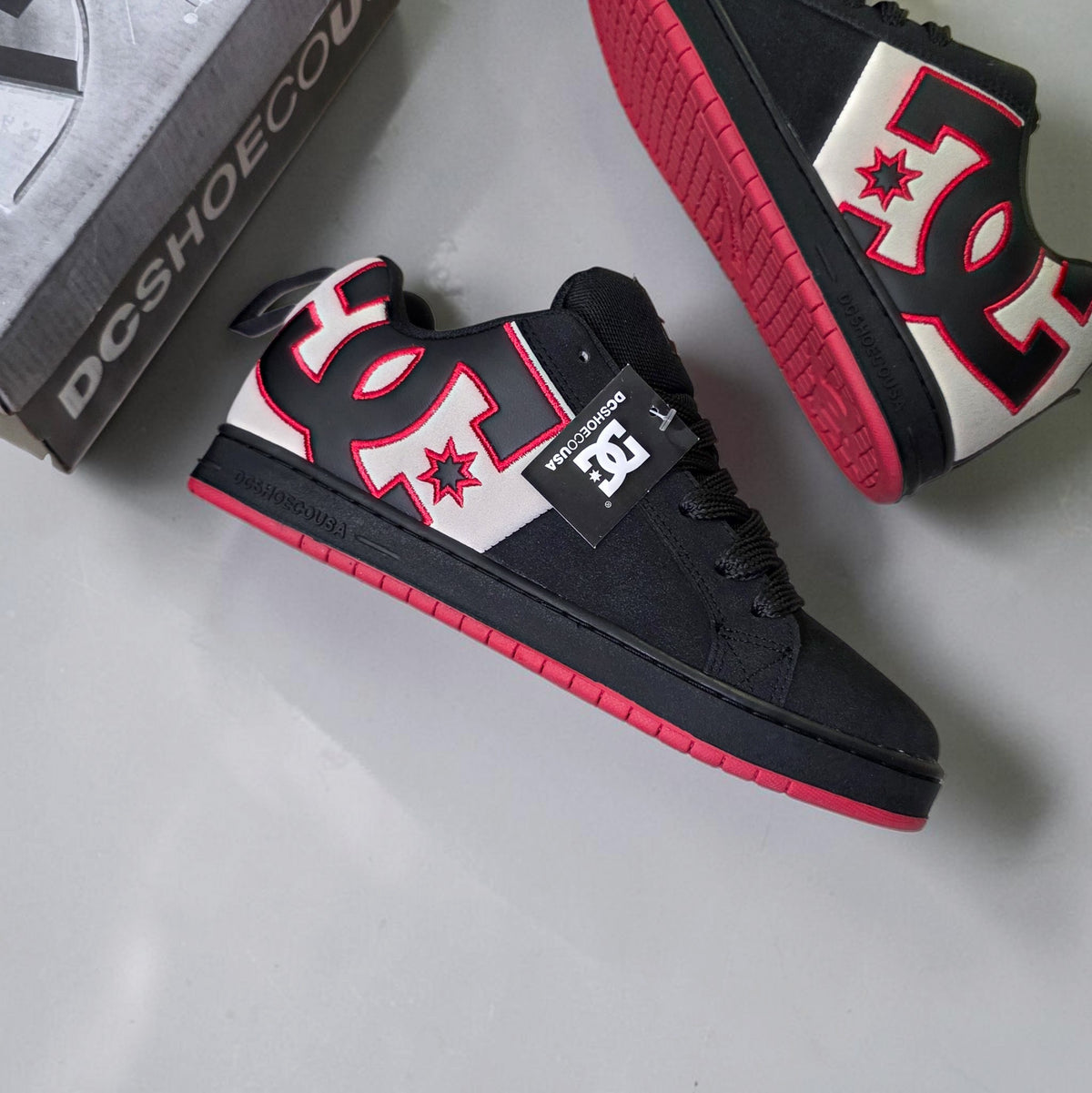 DC Courier Graffik