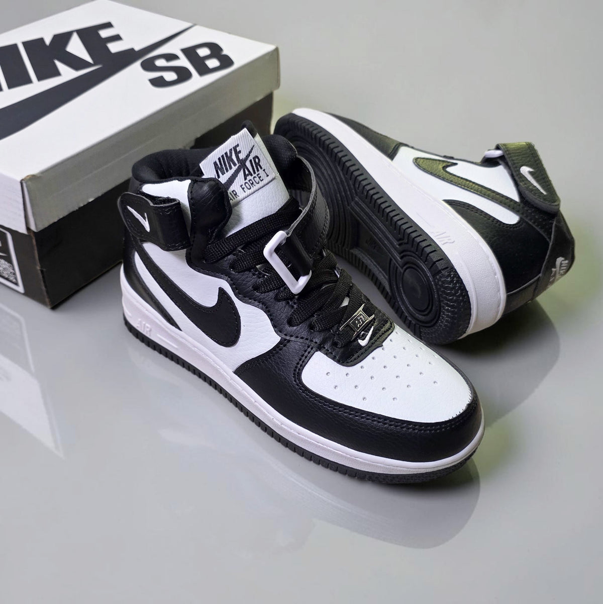 Nike Air Force 1 Mid