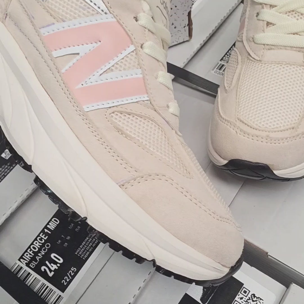 New Balance 990