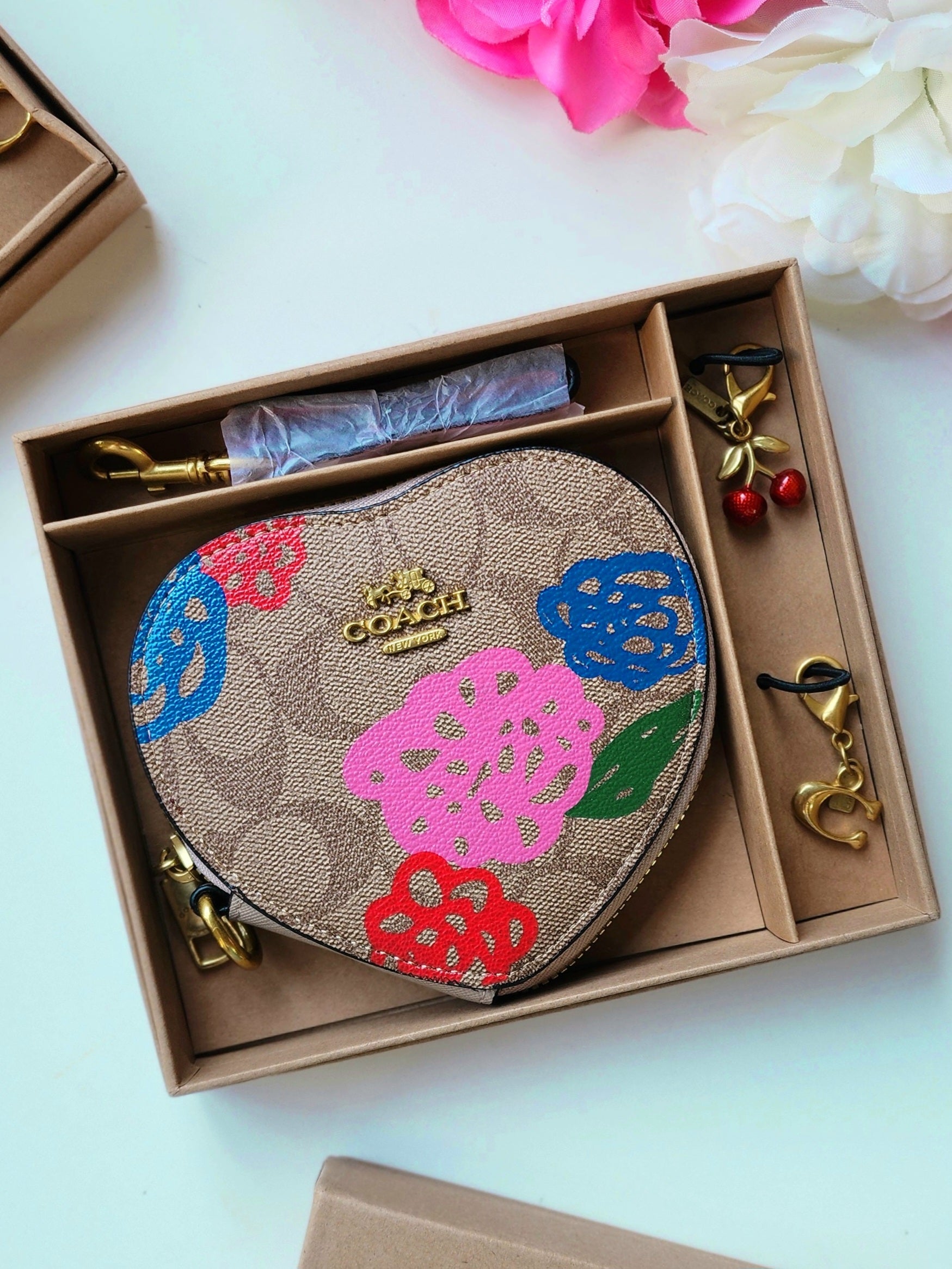 Muñequera  corazón Coach