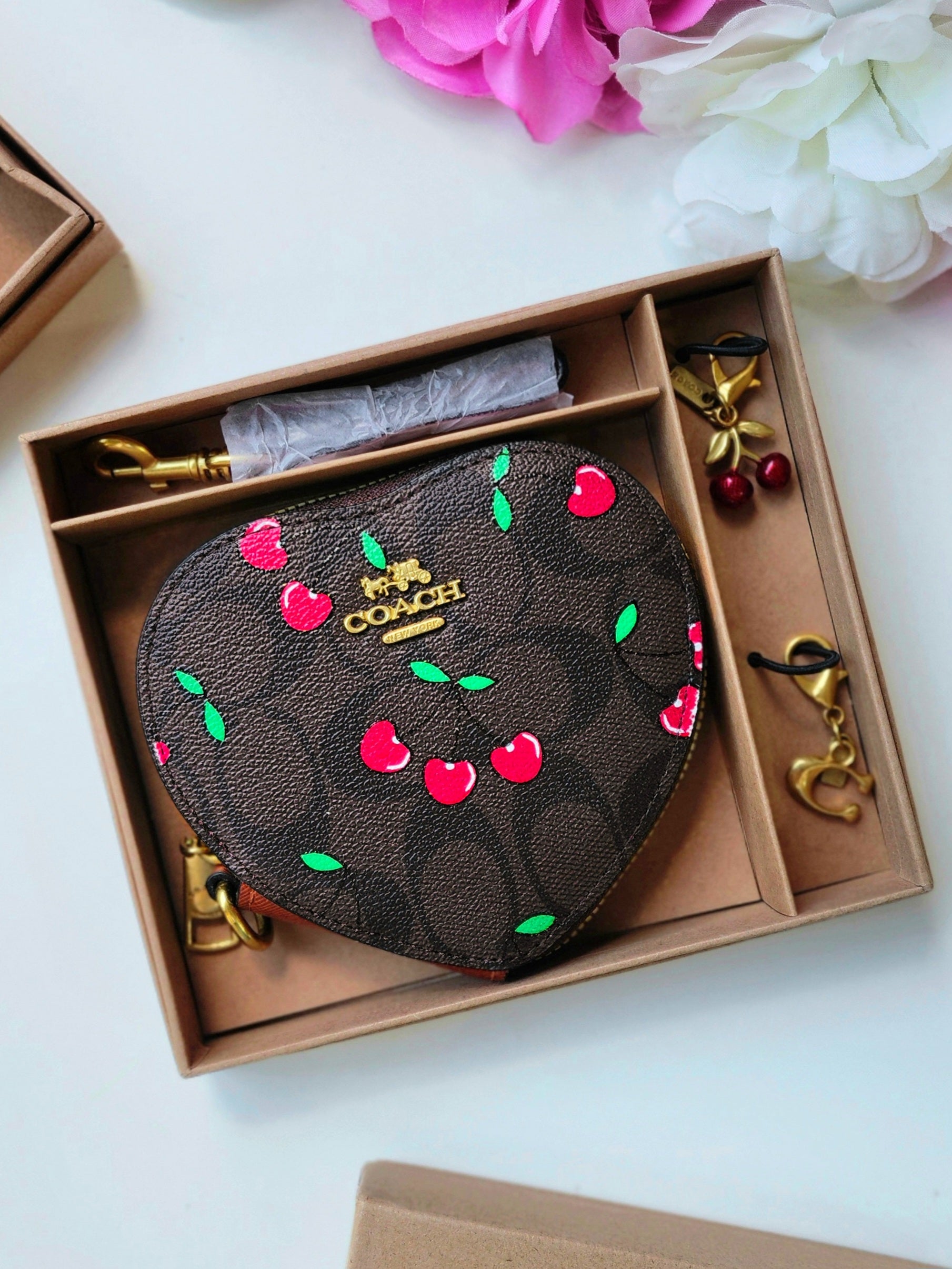 Muñequera  corazón Coach