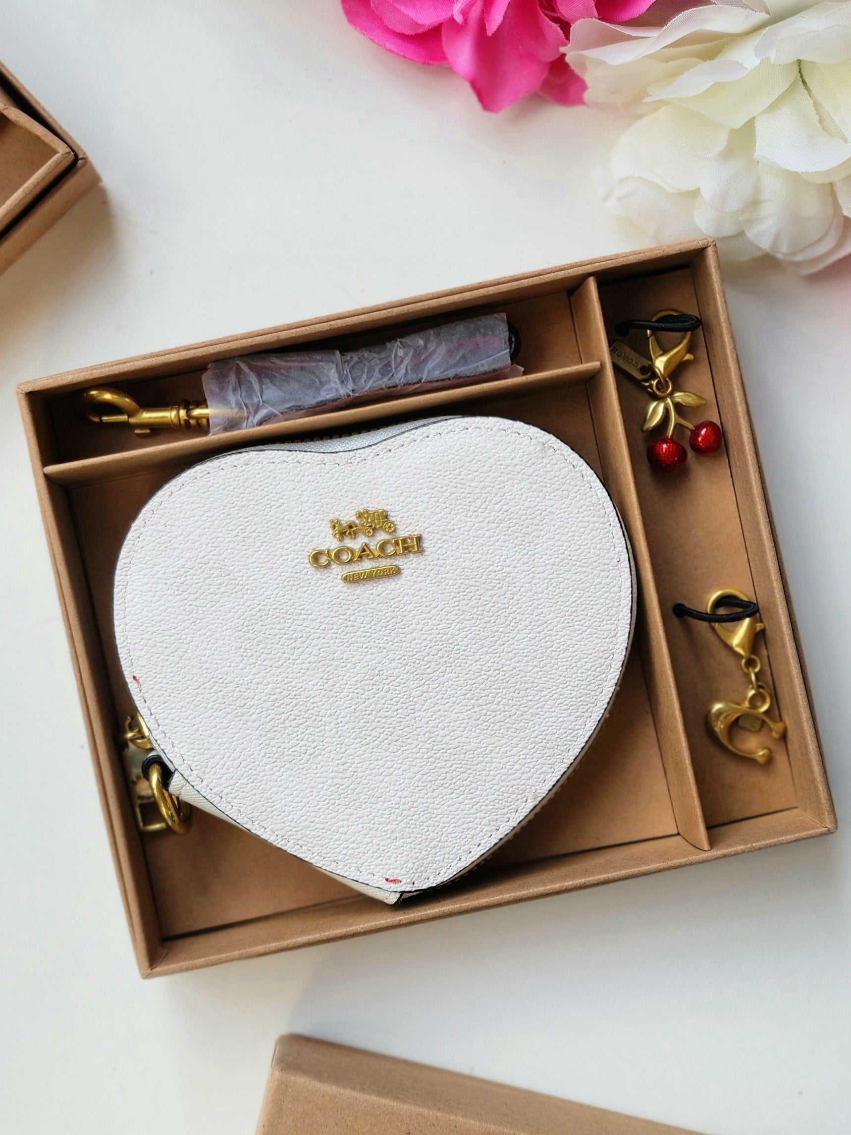 Muñequera  corazón Coach