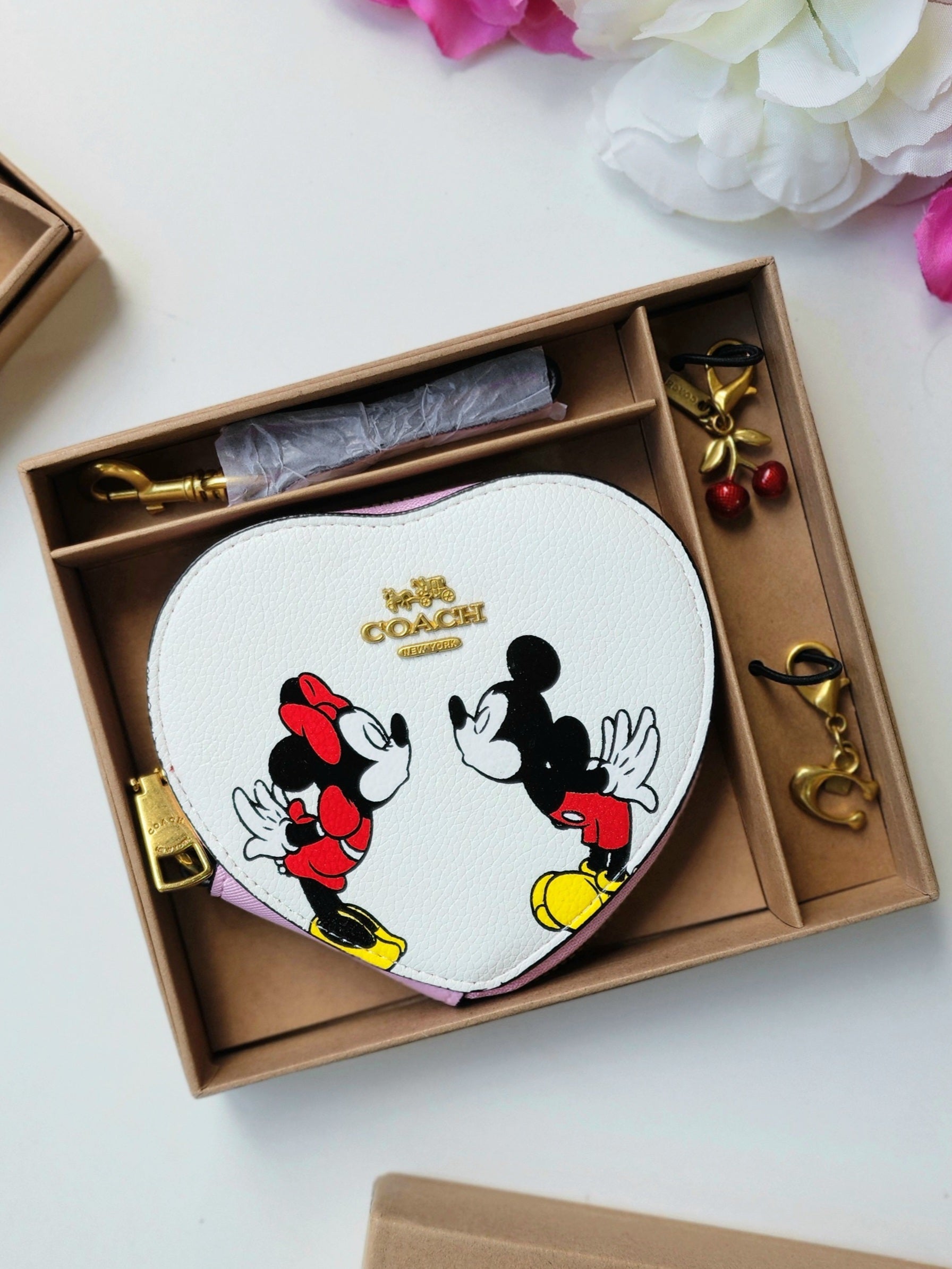 Muñequera  corazón Coach