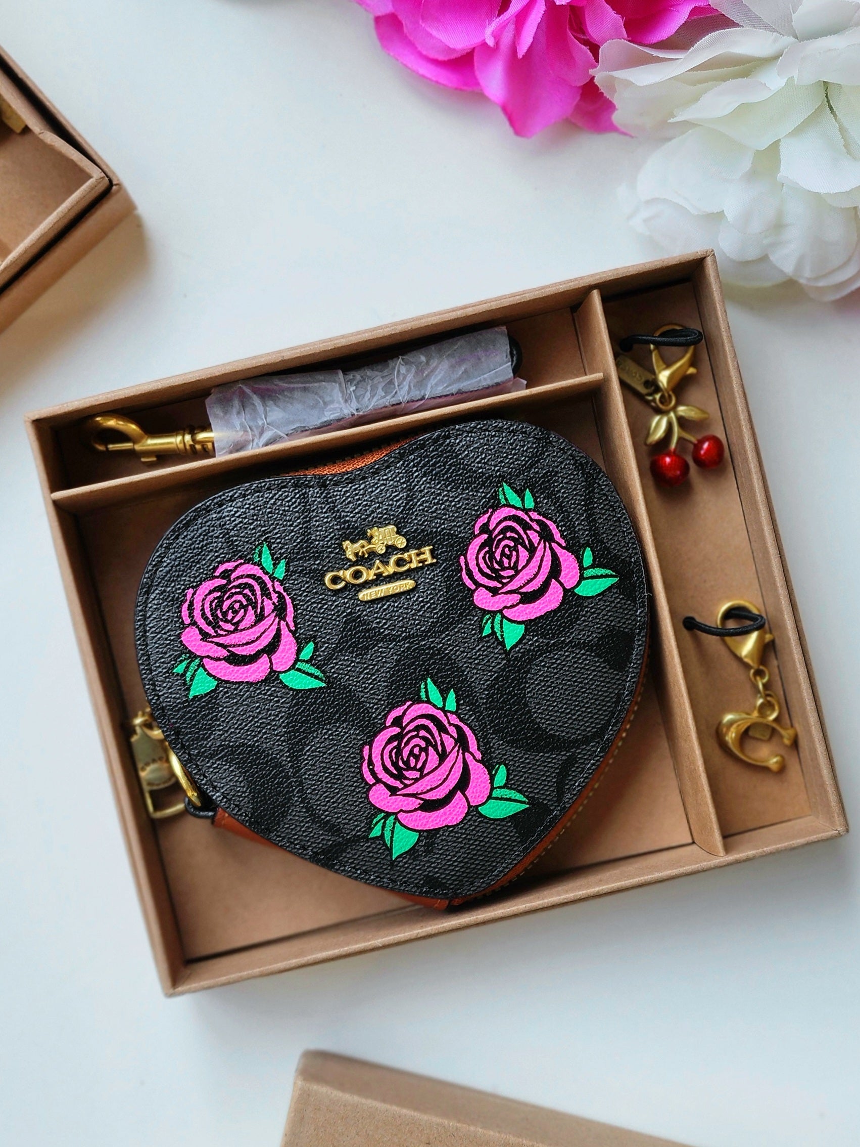 Muñequera  corazón Coach